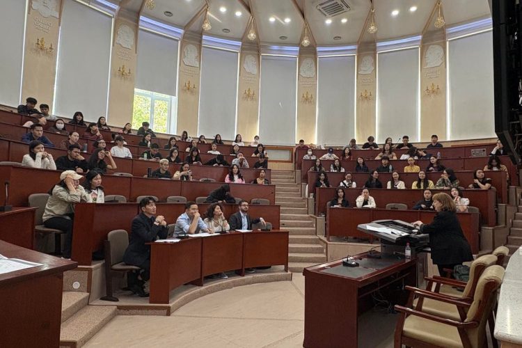 МУИС-ийн оюутнуудад Италийн Пизагийн их сургуулийн профессор лекц уншлаа