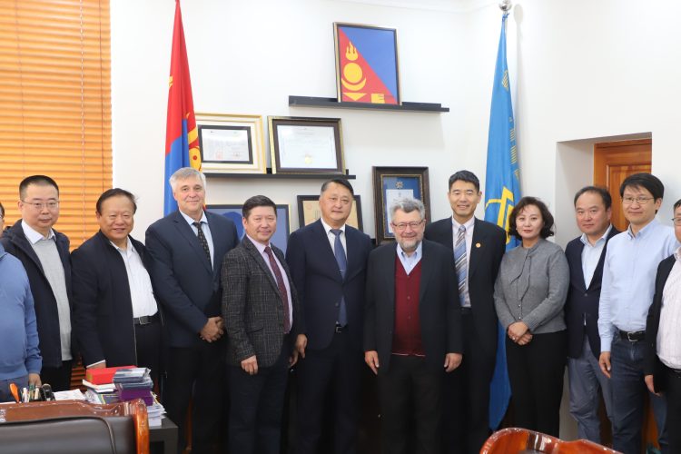 Монгол – Хятадын математикчдын хамтарсан арга хэмжээ МУИС дээр боллоо