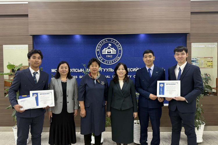 Бизнесийн сургуулийн бакалаврын түвшний оюутны эрдэм шинжилгээний хурлыг доктор /Sc.D/, профессор Л.Оюуны нэрэмжит болгон зохион байгууллаа