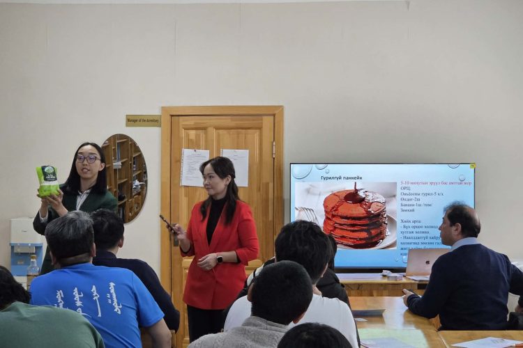 “Эрүүл, тэнцвэртэй хооллолт” сэдэвт сургалтыг дотуур байрны суралцагчдад зориулан зохион байгууллаа