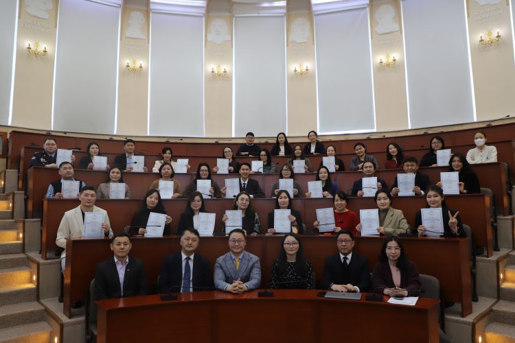 “Төрийн үйлчилгээний процессын дахин инженерчлэл” зэргийн бус сургалтын гэрчилгээ гардууллаа