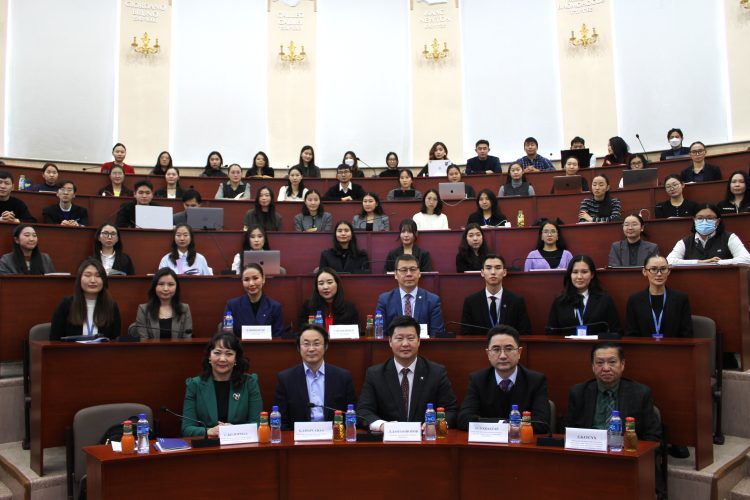 ХЗС-ийн Практик сургалтын төв “Хууль зүйн фирмийн үйл ажиллагаа” сэдэвт хэлэлцүүлэг зохион байгууллаа