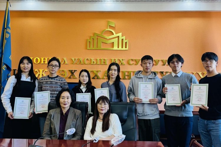 Дэвид Ричард Пикаскигийн нэрэмжит тэтгэлэг гардууллаа