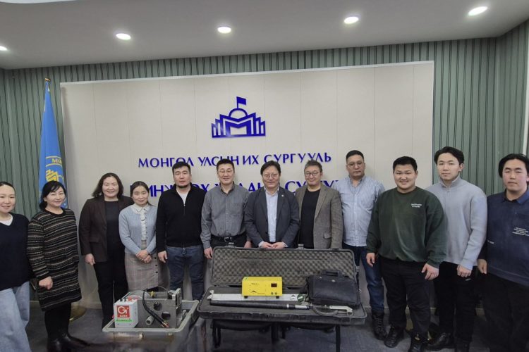 Геофизик хөтөлбөр цооногийн геофизикийн судалгааны багажтай боллоо