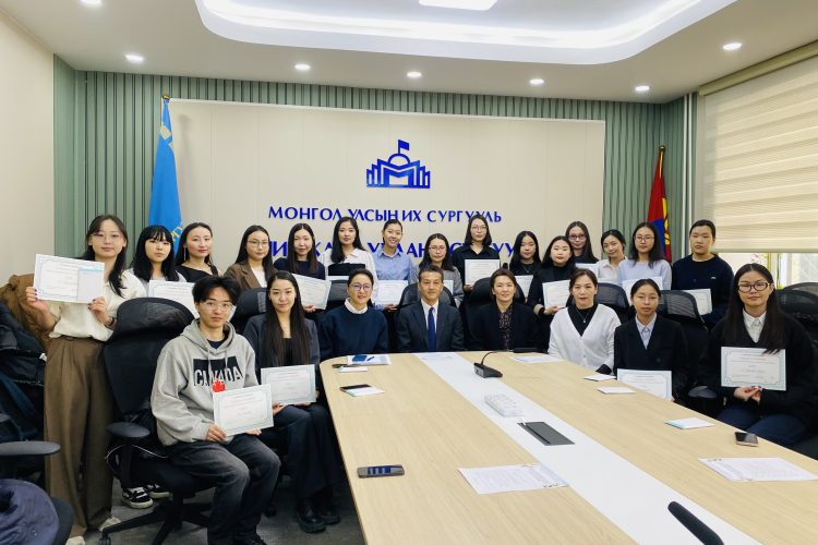 Япон Улсын “Сүмитомо корпораци”-ийн нэрэмжит тэтгэлгийн эзэд батламжаа гардан авлаа