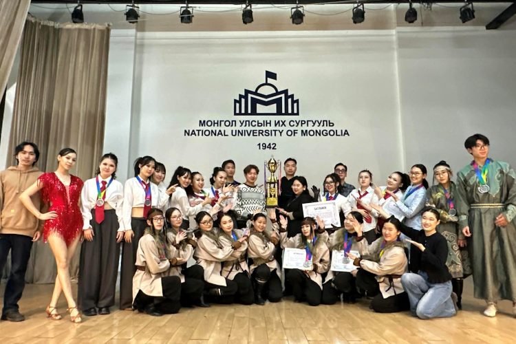 Нийгмийн ухааны салбарын урлагийн бага наадам боллоо