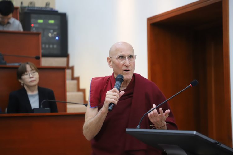 Дээрхийн Гэгээнтэн XIV Далай ламын эмч Доктор Барри Керзиний лекц боллоо