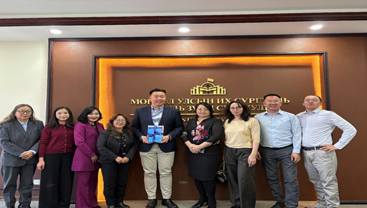 “Ардчиллын ухралтын нийтлэг бус хэв шинжүүд” сэдэвт эрдэм шинжилгээний судалгааны семинарыг амжилттай зохион байгууллаа