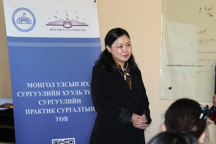 МУИС-ийн Хууль зүйн сургуулийн Практик сургалтын төвөөс “Өсвөр насны хүүхдийн цахим орчны зохистой хэрэглээ” сэдэвт эрх зүйн боловсрол олгох сургалт зохион байгууллаа